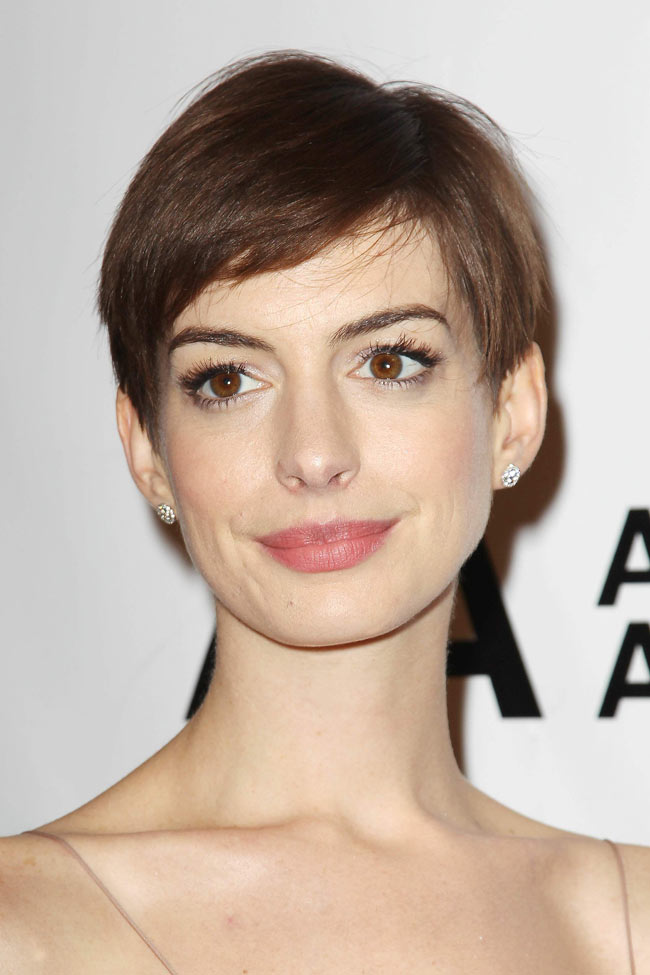 anne3 Anne Hathaway Shines in Nina Ricci at the Museum of the Moving Image’s 27th Annual Black Tie Salute