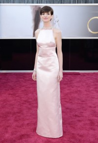 anne-hathaway-prada-oscars1