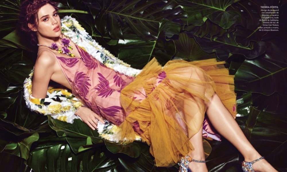 Anais Pouliot Embraces Tropical Prints In Vogue Mexico