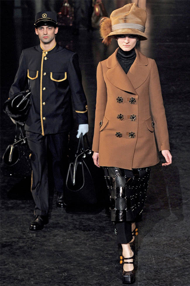 Louis Vuitton Fall 2012 Ready-to-Wear Fashion Show