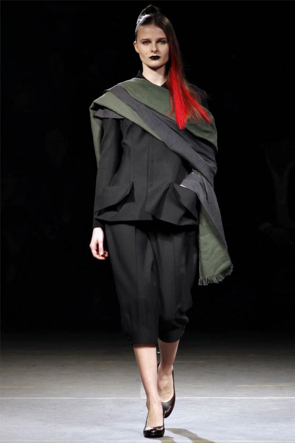 Yohji Yamamoto Fall 2012 | Paris Fashion Week – Fashion Gone Rogue