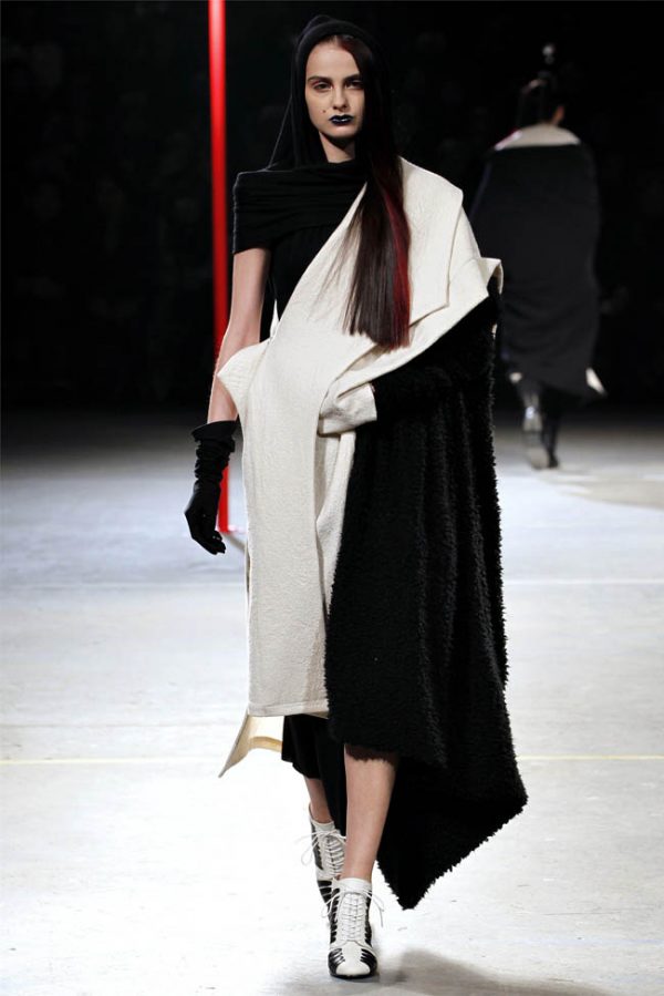 Yohji Yamamoto Fall 2012 | Paris Fashion Week – Fashion Gone Rogue