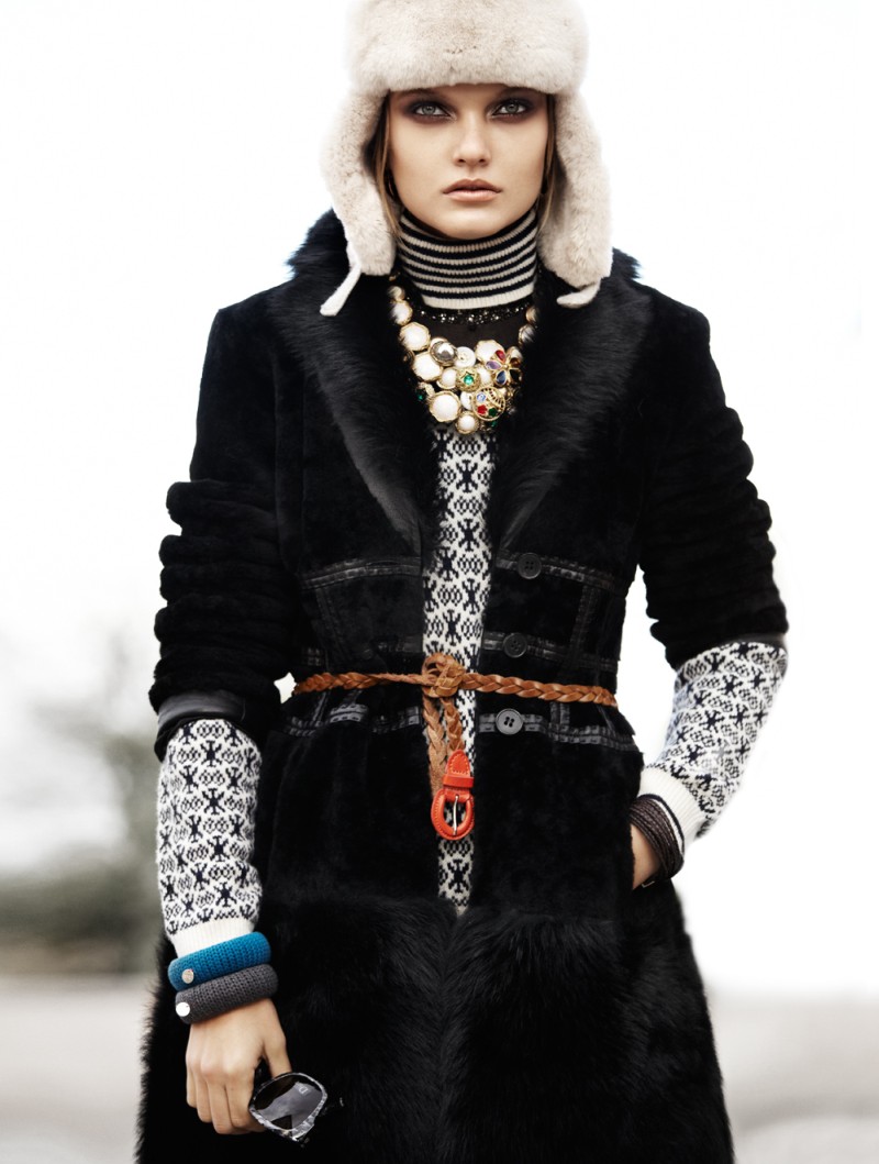 Jaclyn Adams Lenses Cozy Winter Fashion for Plaza Kvinna