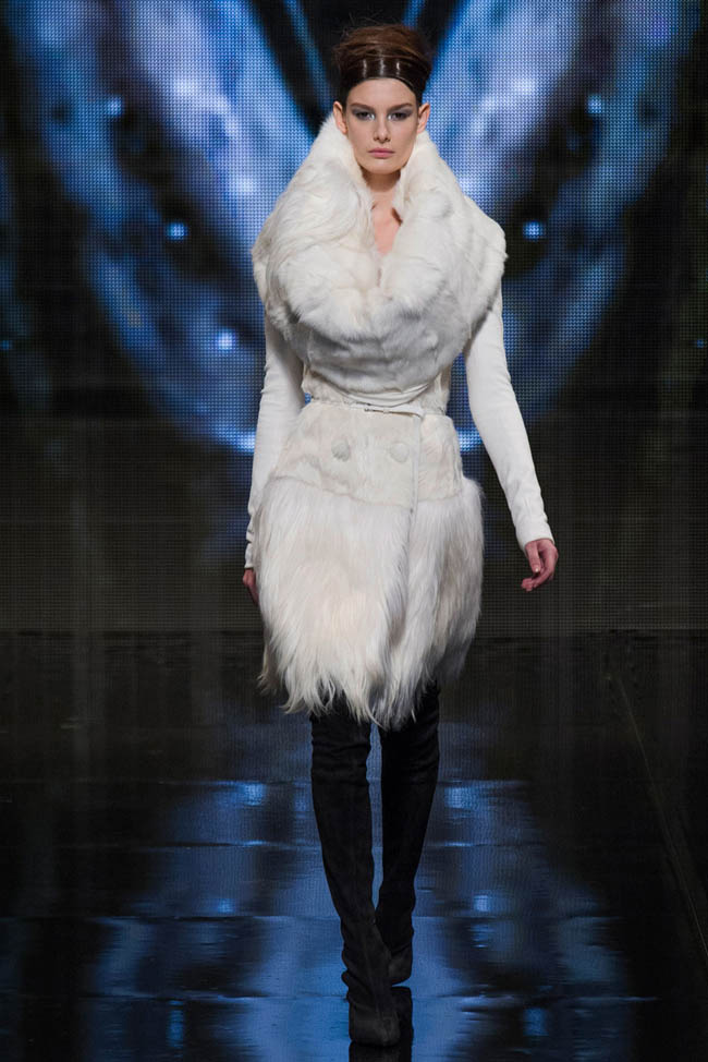 Donna Karan Ready To Wear Fashion Show, Collection Fall Winter 2015  presented during New York Fashion Week, runway look#017 – NOWFASHION