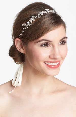 8 Bridal Veils & Hair Accessories for a Wedding