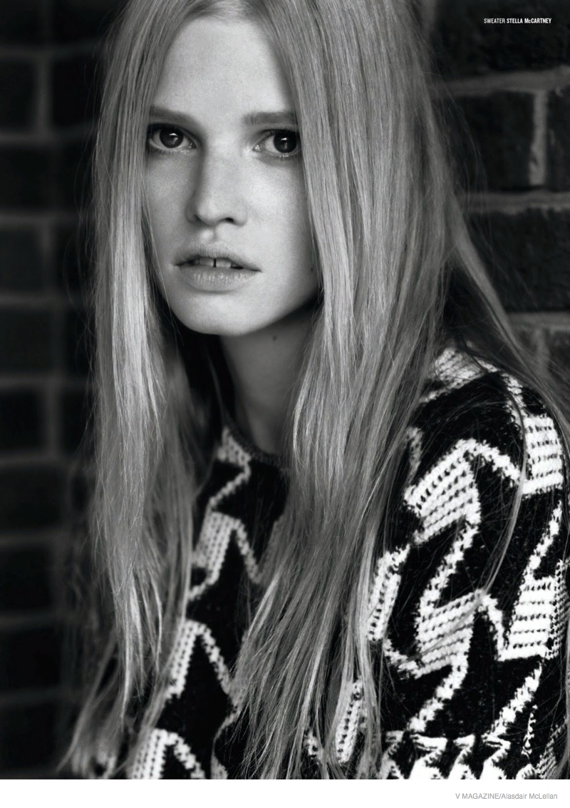 Lara Stone Keeps it Natural in Autumn Knitwear for V #91 – Fashion Gone ...