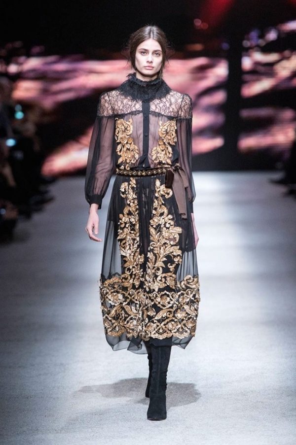 Alberta Ferretti Delivers Fairytale Fashion for Fall 2015 – Fashion ...