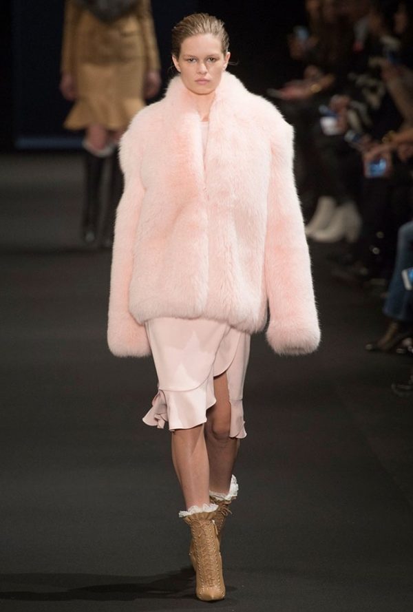 Altuzarra Debuts Handbags, 70s Luxe Looks at Fall 2015 Show – Fashion ...
