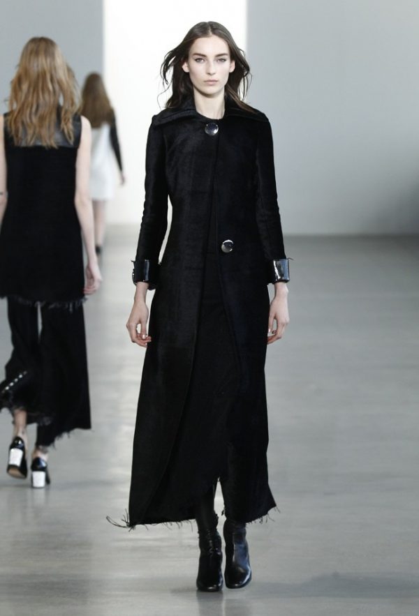 Calvin Klein Collection Channels Modern 70s for Fall 2015 – Fashion ...