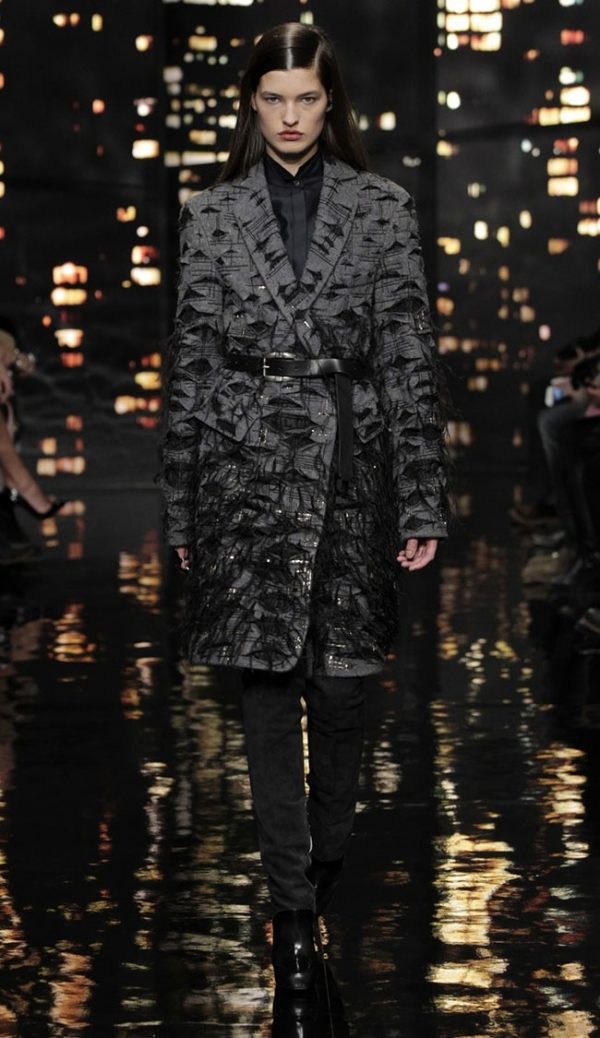 Donna Karan Celebrates New York City with Black & Gold Looks for Fall ...