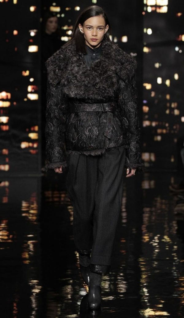 Donna Karan Celebrates New York City with Black & Gold Looks for Fall ...