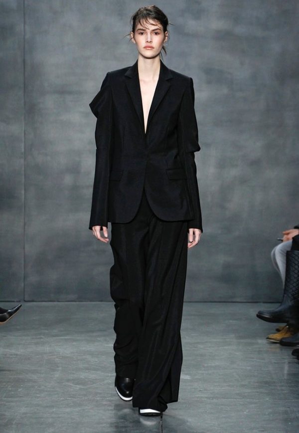 Vera Wang Brings a Relaxed Silhouette to Fall 2015 – Fashion Gone Rogue