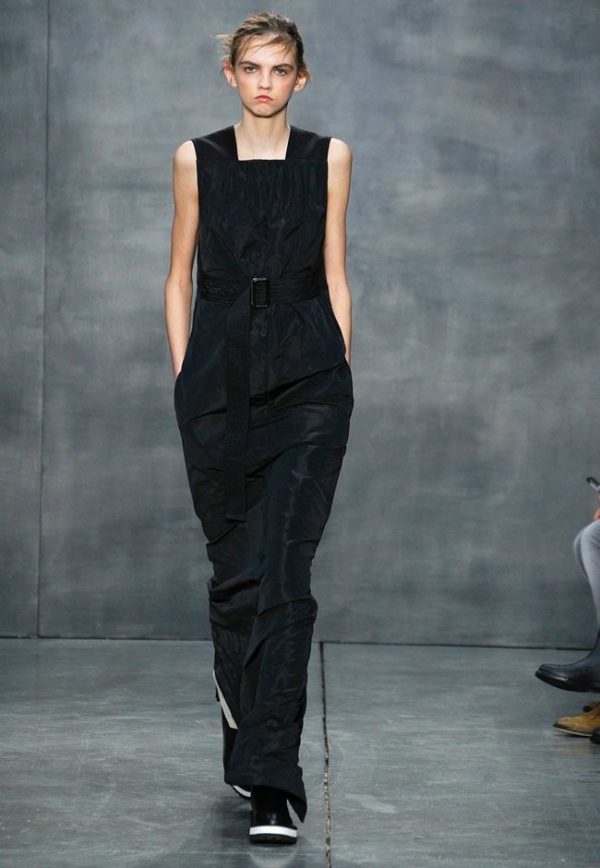 Vera Wang Brings a Relaxed Silhouette to Fall 2015 – Fashion Gone Rogue