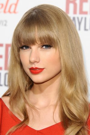 Taylor Swift in Red Lipstick: How to Get Taylor's Red Lipstick Look