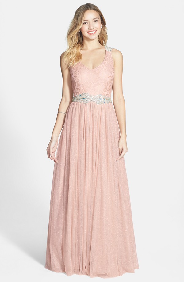 11 Classy Prom Gowns & Dresses