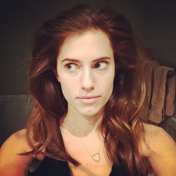 Allison Williams Shares Girls Makeup Selfie