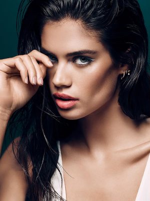 Sara Sampaio Flaunts Colorful Lips for Stella Beauty Shoot – Fashion ...