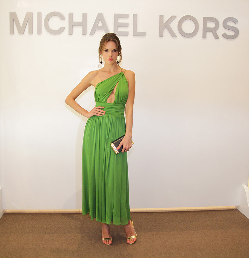 Alessandra Ambrosio is the Latest Fan of the MICHAEL Michael Kors Selma Bag  - PurseBlog