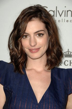 Anne Hathaway Hairstyles: Short & Long Haircuts on Anne Hathaway