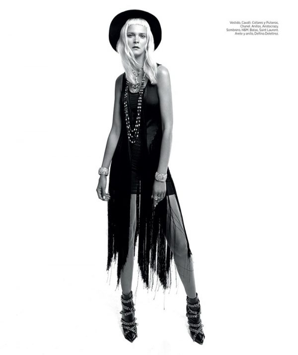 Carmen Kass Wears the Perfect Fall Accessories for BAZAAR Mexico ...