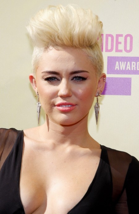 Miley Cyrus Hairstyles: Miley's Short & Long Hair