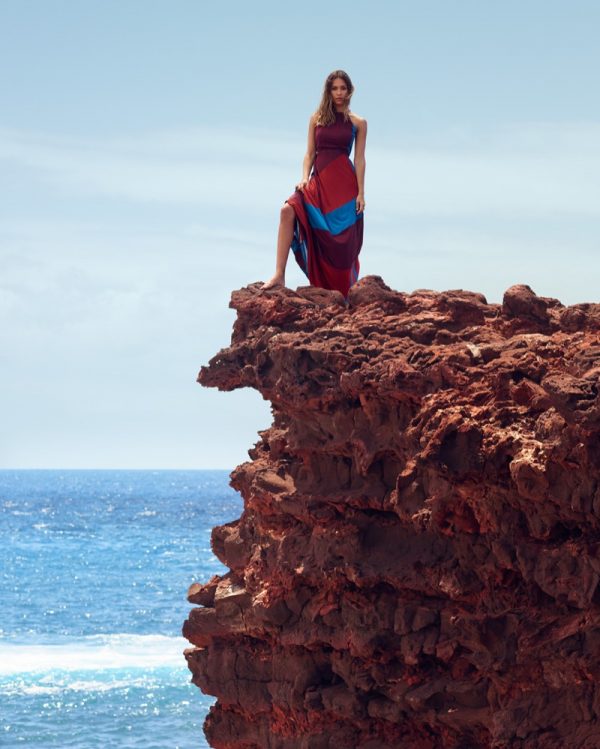 Jessica Alba Poses in Chic Beach Fashion for InStyle – Fashion Gone Rogue