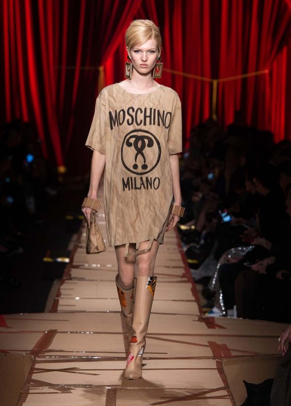 Moschino 2017 Fall / Winter Runway