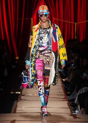 Moschino 2017 Fall / Winter Runway