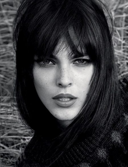 Vittoria Ceretti Embraces Autumn Style Outdoors for Vogue Germany ...