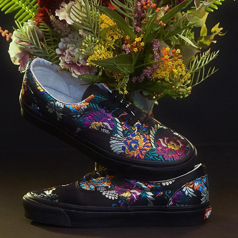 Want to buy \u003e vans satin floral shoes 