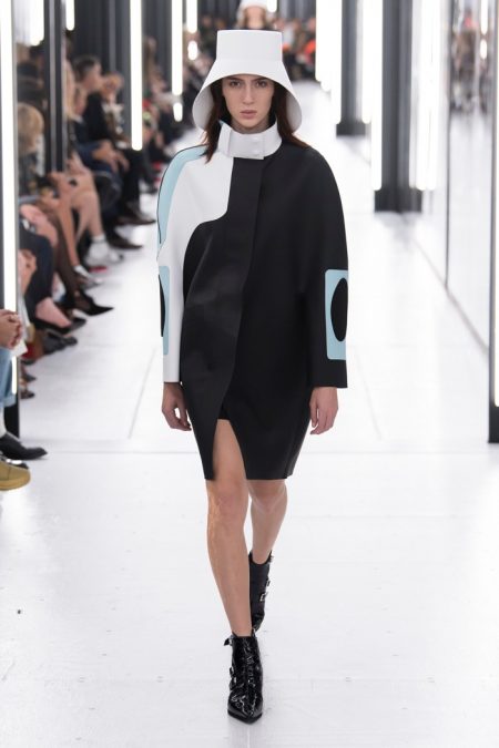 Look from the Louis Vuitton Women's Spring-Summer 2019 Fashion
