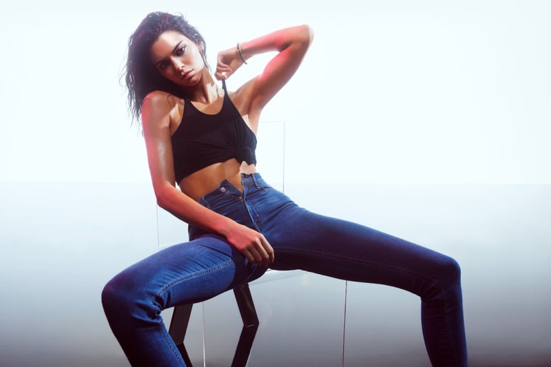 Kendall Jenner, posa de 'femme fatale' para Calvin Klein