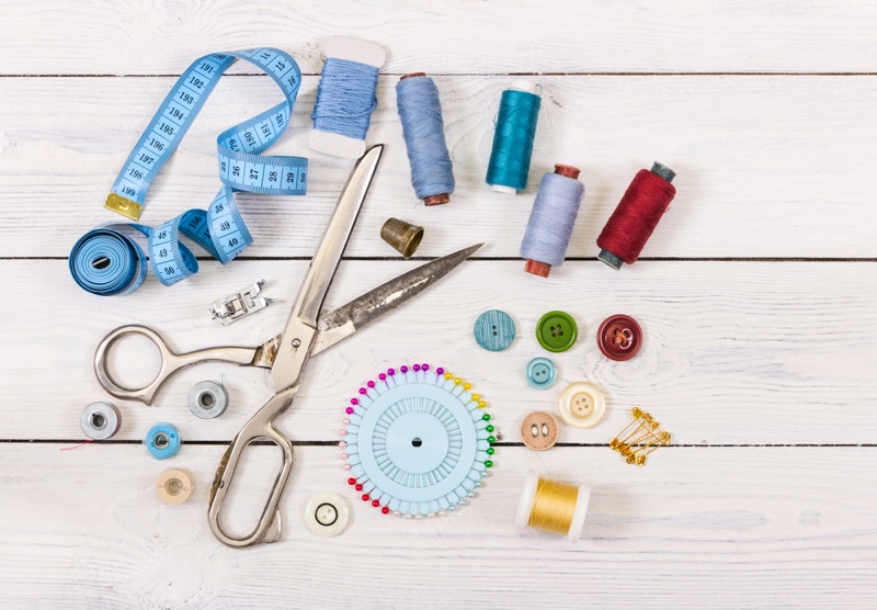 A Beginner’s Guide To Creating A DIY Sewing Kit – Fashion Gone Rogue