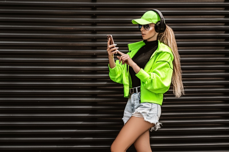 https://www.fashiongonerogue.com/wp-content/uploads/2021/03/Model-Green-Baseball-Cap-Jacket-Denim-Shorts-Sporty-Outfit.jpg