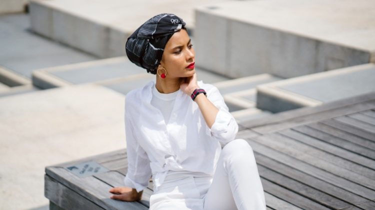 Model Hijab Head Scarf White Outfit