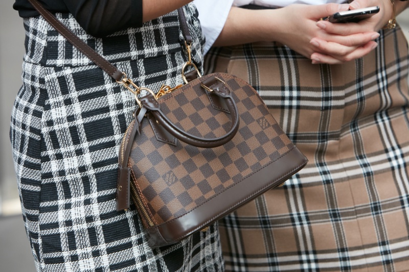 Knock off Louis Vuitton checkered handbag - clothing & accessories