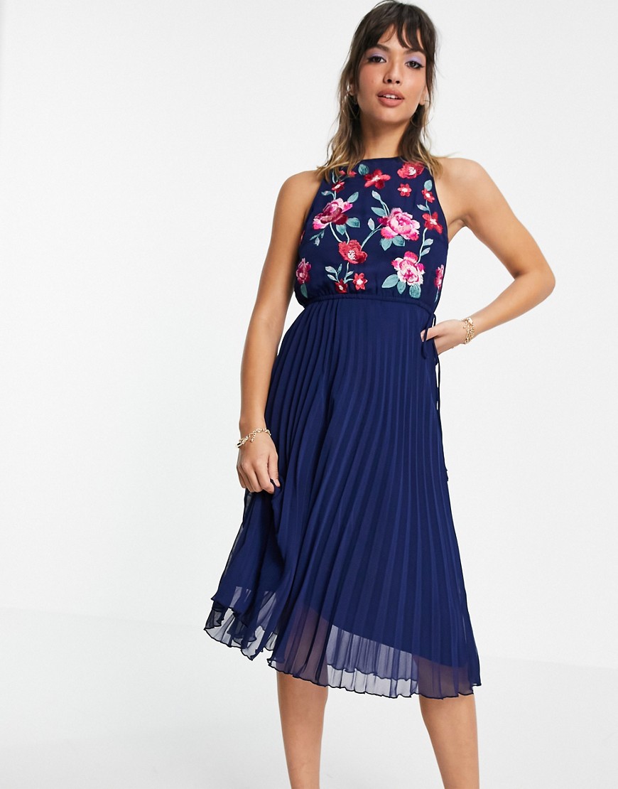 ASOS DESIGN pleated midi dress with embroidery in navy | Fashion Gone Rogue