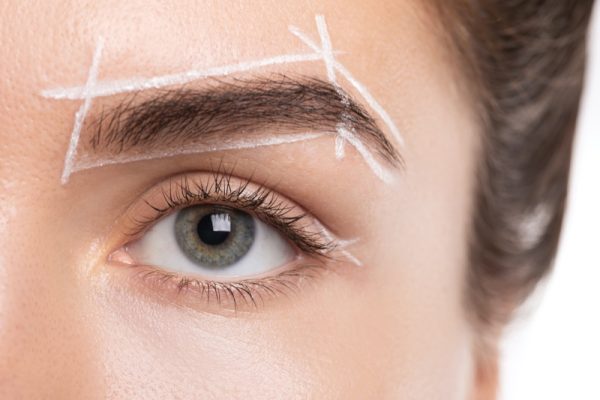 How To Map Your Eyebrows Fashion Gone Rogue   Eyebrow Mapping Closeup 600x400 