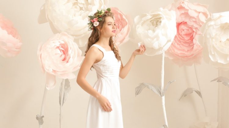 Model Oversized Flowers Crown White Dress