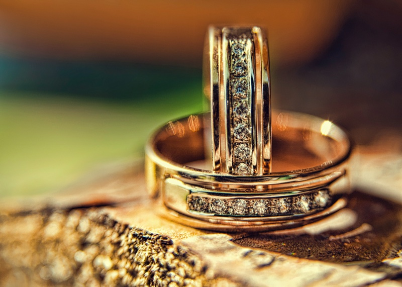 A Guide to Non-Traditional Wedding Rings