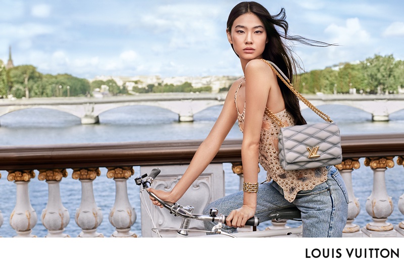 Hoyeon Jung Models Louis Vuitton Spring Summer 2022 Twist Handbags