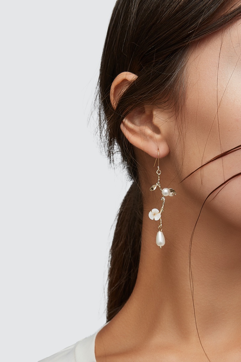 7 2024 Earring Trends That Make a Statement