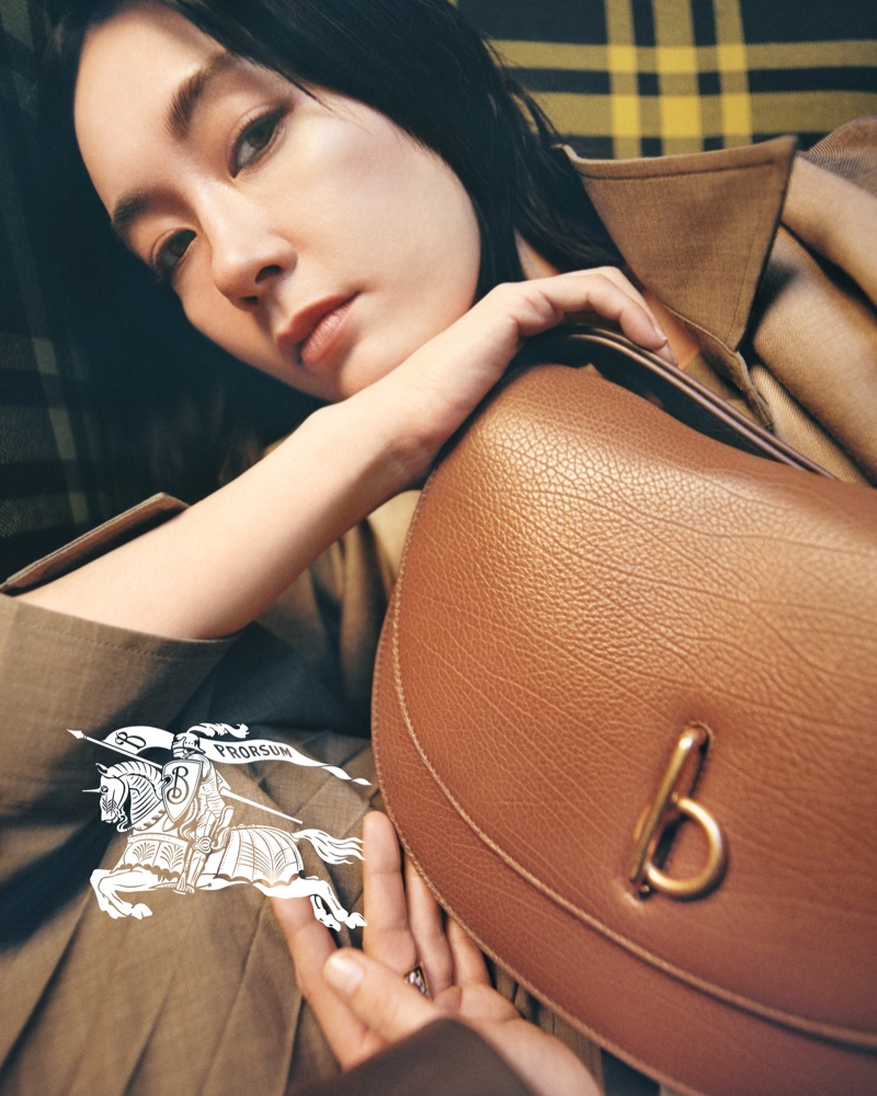 Asami Mizukawa is ready for her closeup, showing off a brown Rocking Horse bag from Burberry.