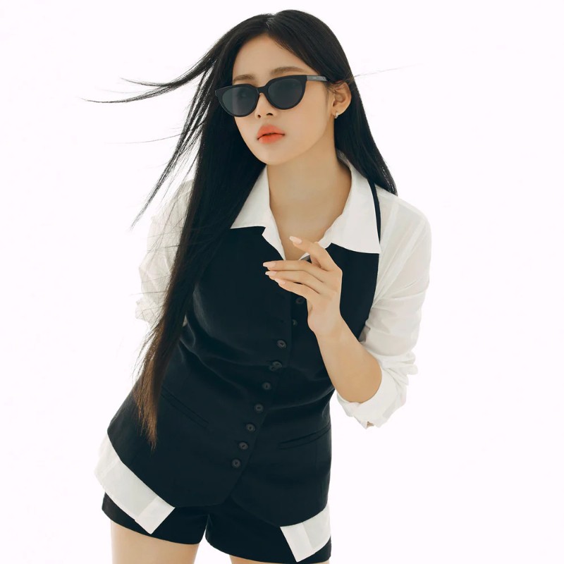 Minji strikes a pose in black-framed sunglasses for Carin 2024 ad.