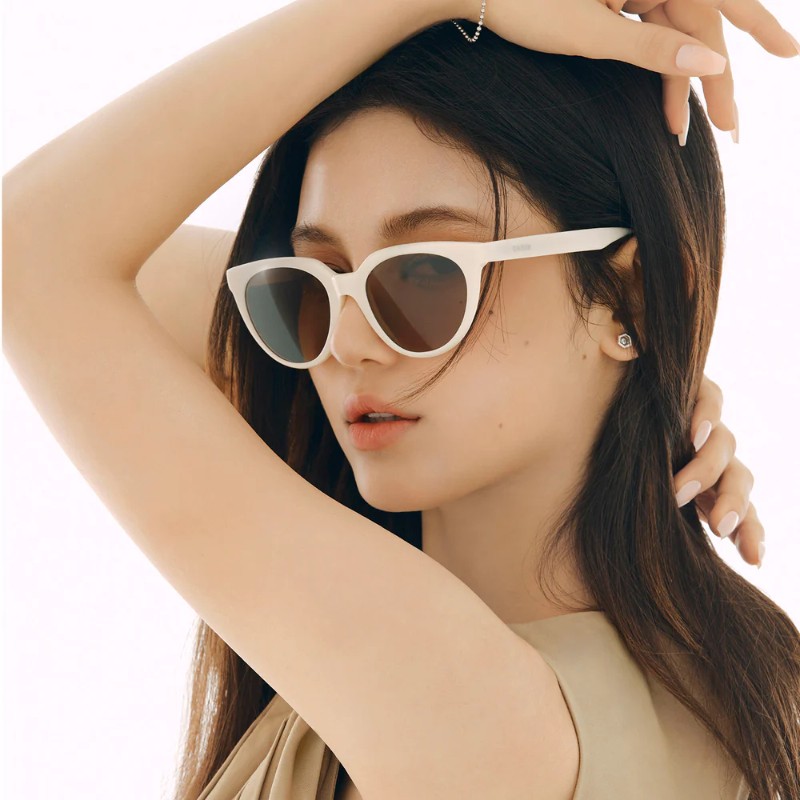Danielle shows off cat-eye sunglasses for Carin's new ad.