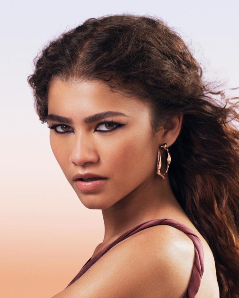 Zendaya Enchants in Lancôme Idôle L’Eau de Toilette Ad