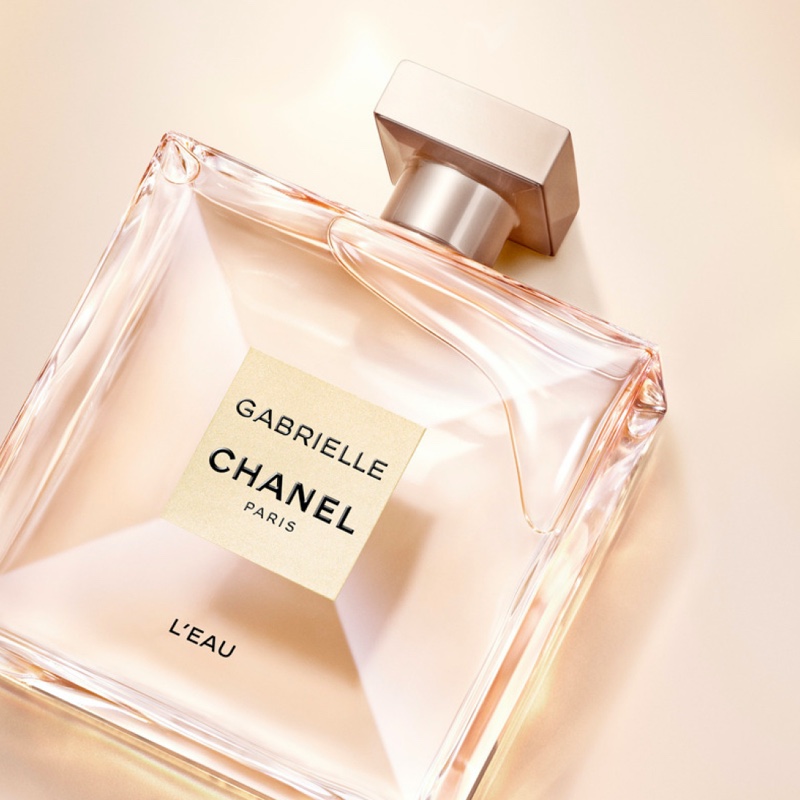 A look at the Gabrielle Chanel L'Eau perfume bottle.