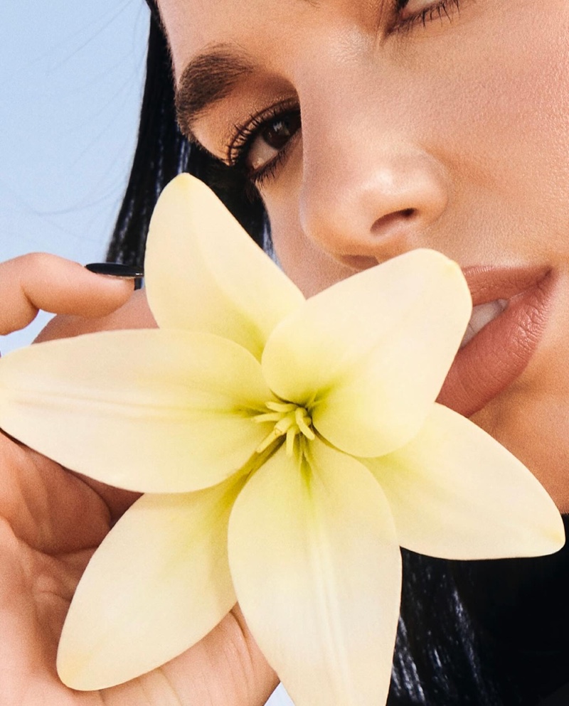 The desert lily inspires YSL Libre Flowers & Flames fragrance.