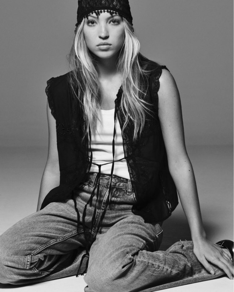 Lila Moss Rocks Zara's Denim with Laid-Back Style