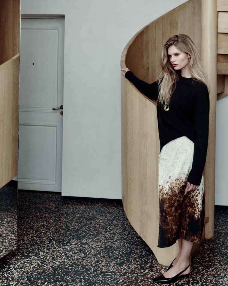 Massimo Dutti spotlights a cashmere sweater with a degraded skirt for the pre-fall season.